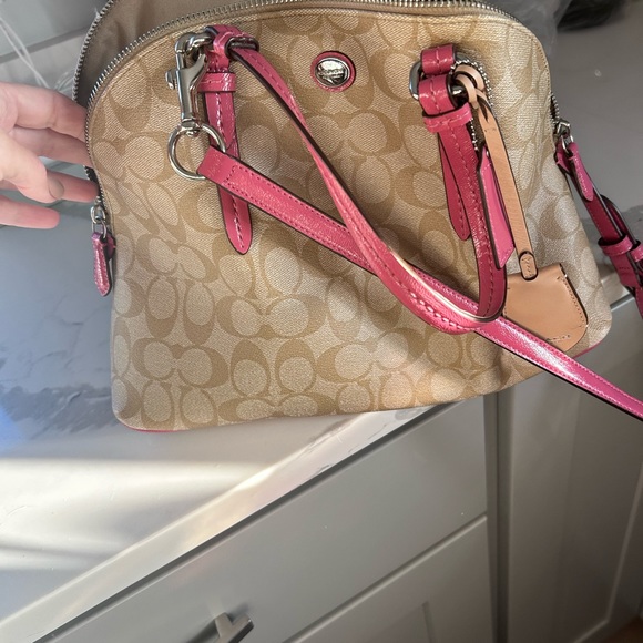 COACH Tan bag with light pink leather trim. PERFECT condition - Picture 2 of 5